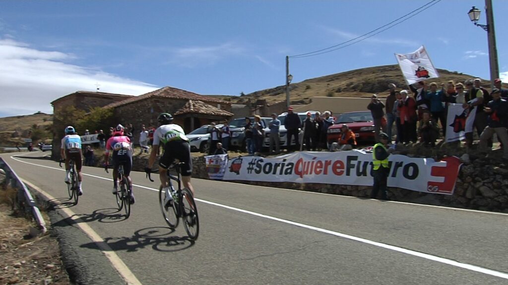 SORIA ¡YA! ANIMA A LOS SORIANOS A RECIBIR A LA VUELTA CICLISTA A ESPAÑA CON BANDERAS DE LA PLATAFORMA