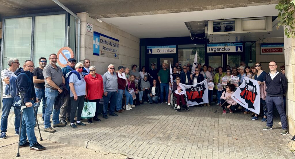 Vecinos de Arcos de Jalón durante la concentración Yo paro por mi pueblo de octubre 2024